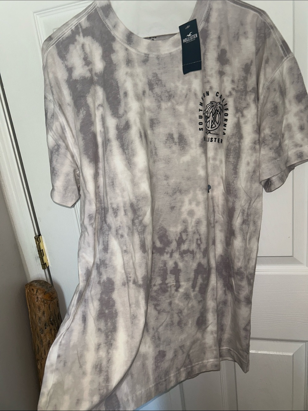 Hollister Men’s Gray and White Tie-Dye Palm Logo Tee